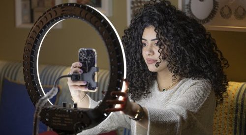 Curls bounce back in Cairo as natural hair styles become trendy